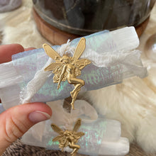 The Goddess’s Crystal: White Selenite (Elevate your Spirit)