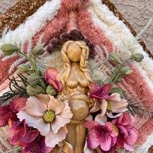 Wonder Weaving: The Fertility Goddess of Love & Life~